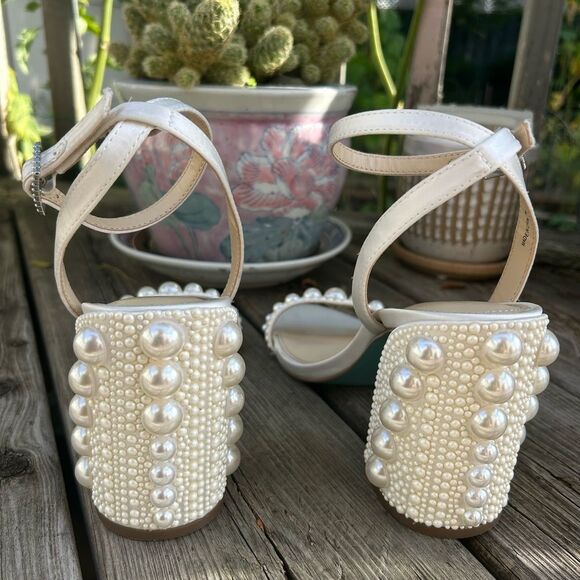 Blue By Betsey Johnson Heels Sandals Pearl Size 7M Bride Wedding Pumps - Picture 10 of 16